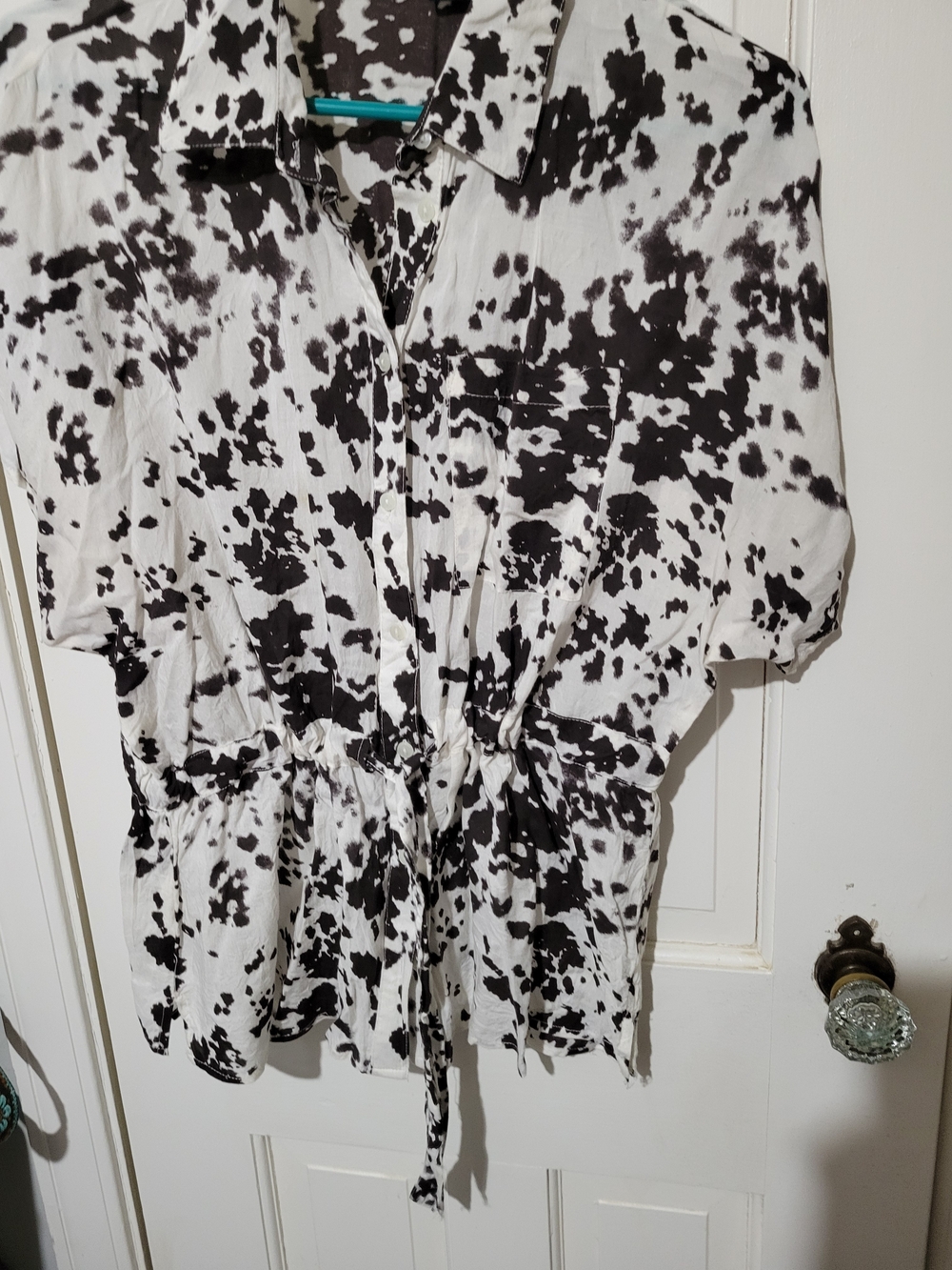 Wrangler Cow Print Short Sleeve Button-Up Shirt - Picture 4 of 4